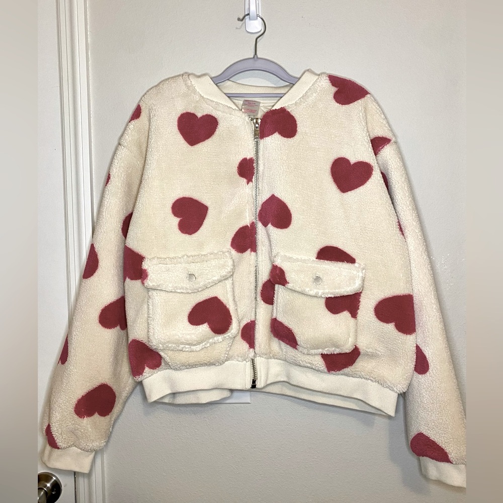 💥BOGO💥 Fuzzy Soft Cropped Jacket. Fully Lined. Cute Heart Design.NWOT